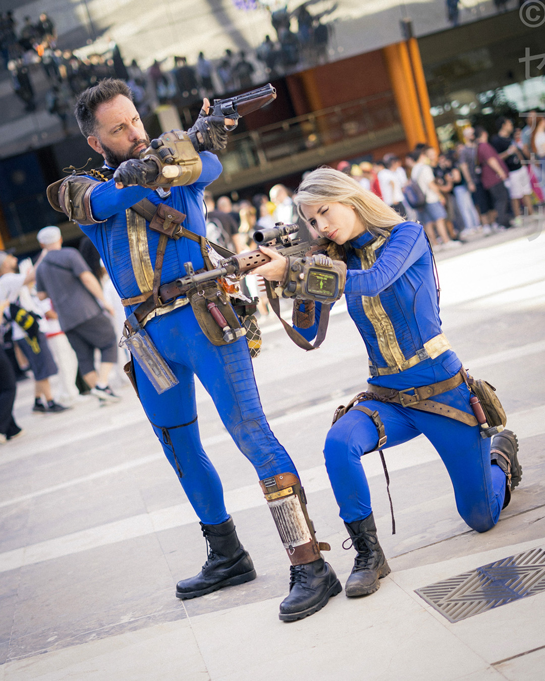 Fans del cosplay asistiendo a convenciones