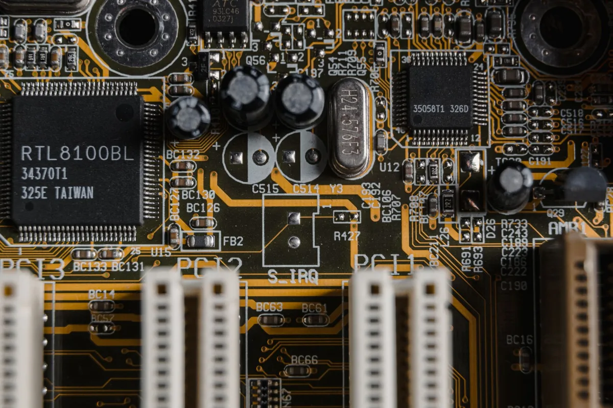 La Guerra de los Chips: Cómo China Respondió al Veto Tecnológico de EEUU con Sus Propios Diseños
