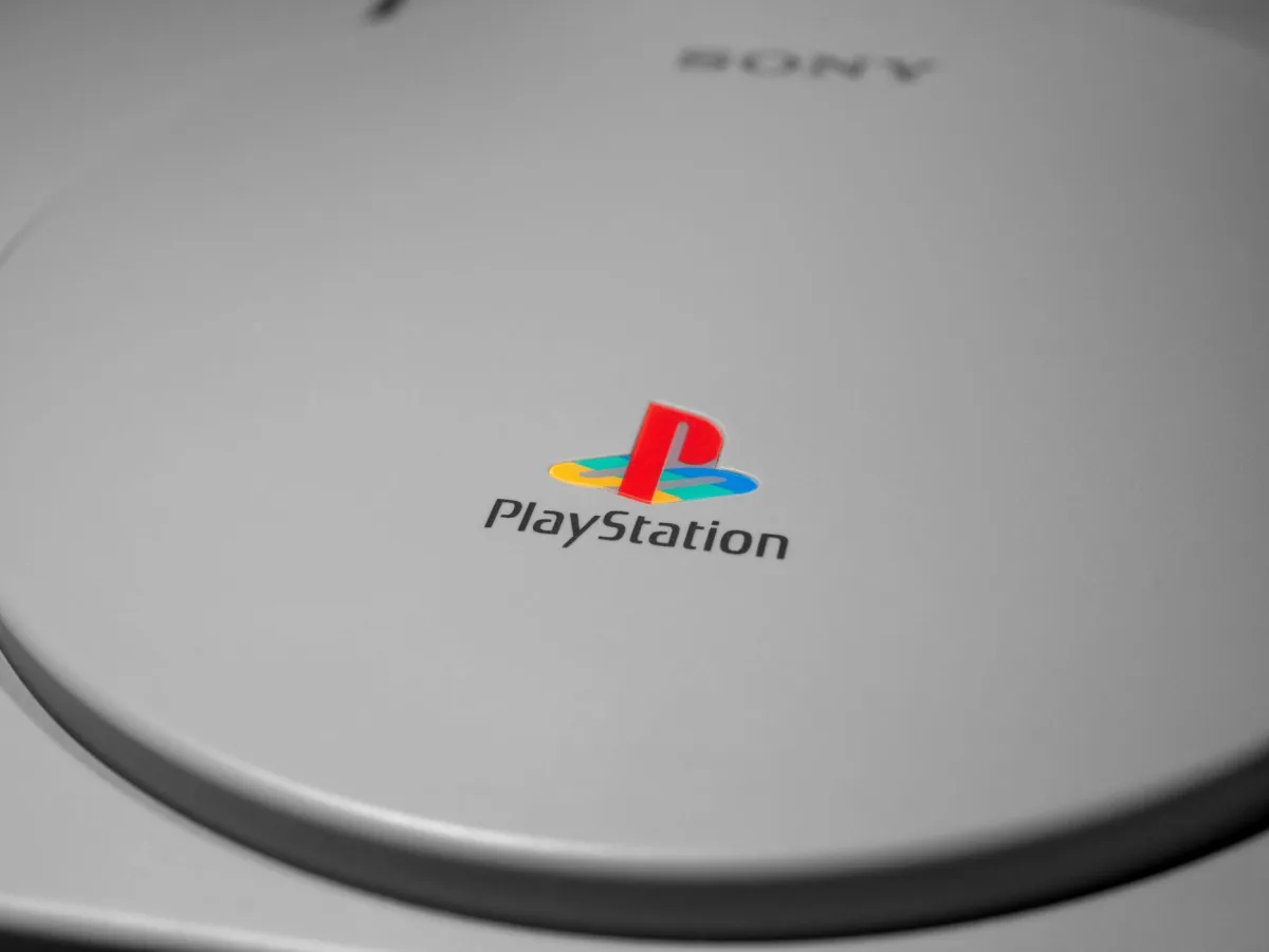 El meme más icónico de PlayStation regresa: Yoshida y Boyes lo recrean, pero esta vez sin juego físico que entregar
